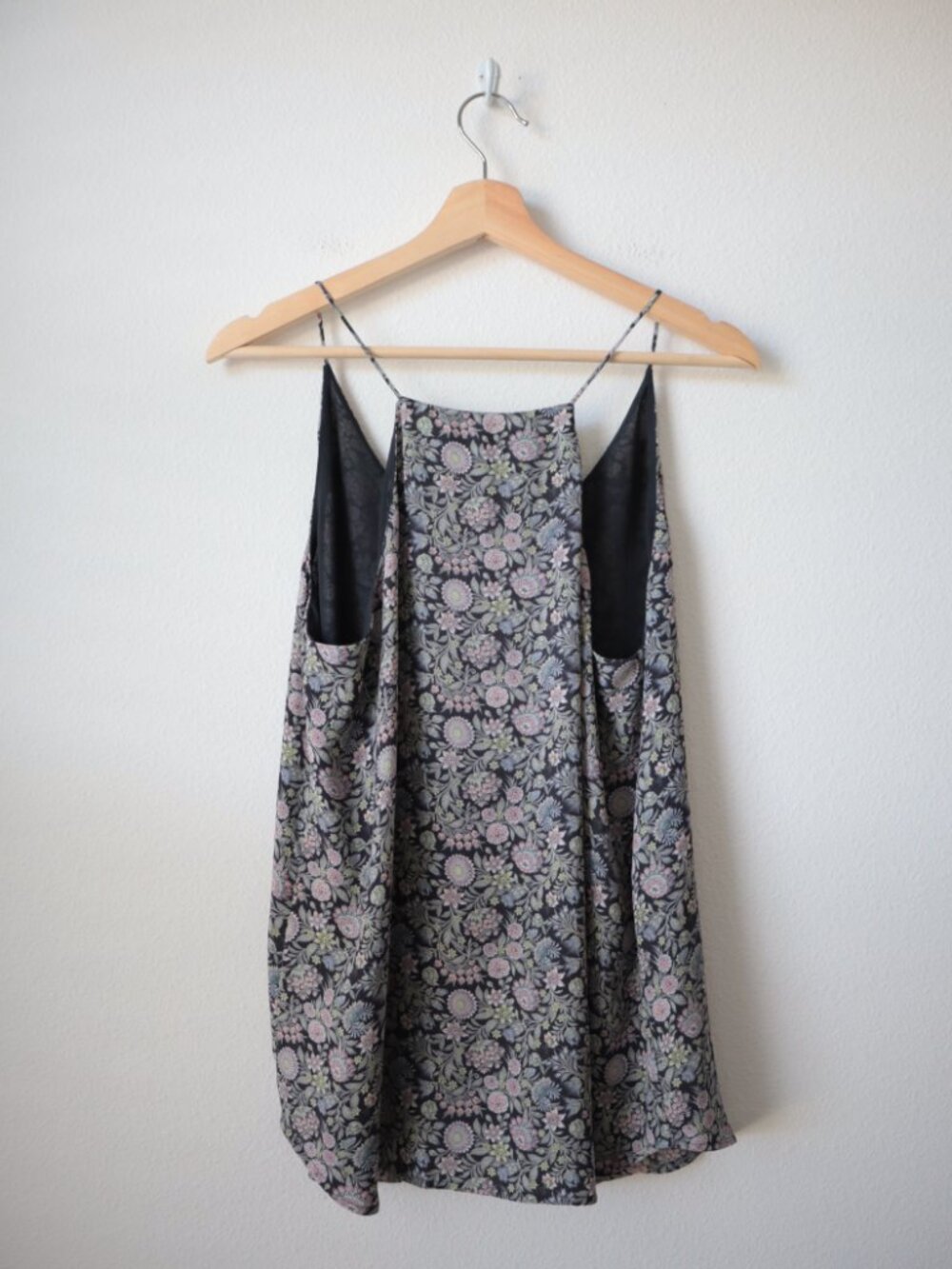 LOFT Floral Strappy V-Neck Cami | M - Picture 6 of 6